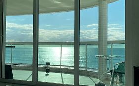 Apt com vista para o mar e churrasqueira